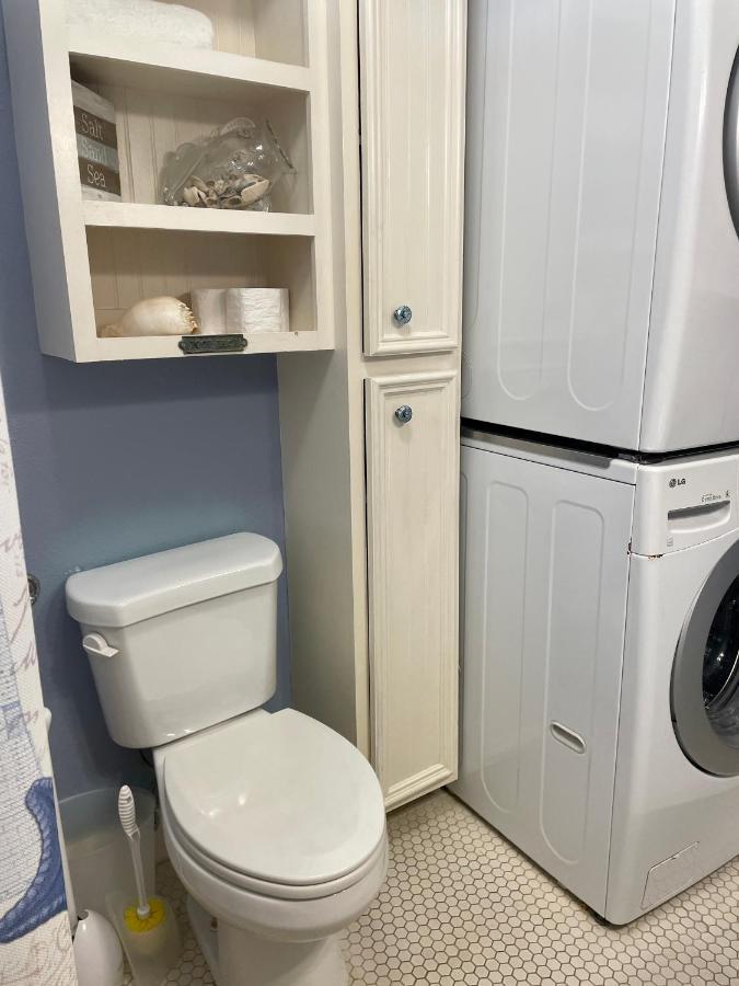 Seablue Cottage - Downstairs; 2 Blocks To The Beach Галвестън Екстериор снимка