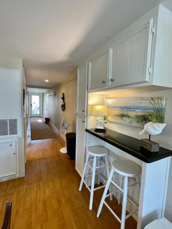 Seablue Cottage - Downstairs; 2 Blocks To The Beach Галвестън Екстериор снимка